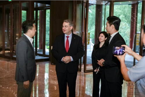 涵乔财富  继马斯克后，又一国际级神秘大咖到访缦合?